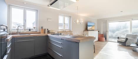 Fridge, stovetop, dishwasher, coffee/tea maker