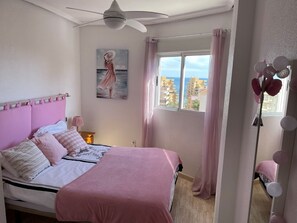 3 bedrooms, iron/ironing board, travel crib, WiFi - Spacious 3BR Sea-view apt, large pool, parking, 3min to beach, near Alicante (Los Arenales del Sol)