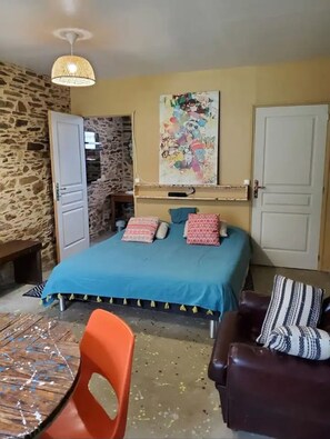 1 chambre, fer et planche à repasser, Wi-Fi gratuit, draps fournis