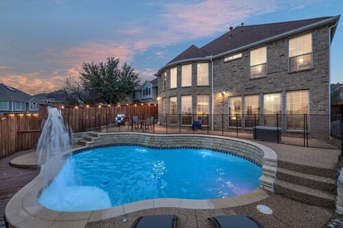 Beautiful Mansion w/ Pool + Huge Gameroom