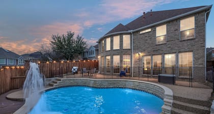 Beautiful Mansion w/ Pool + Huge Gameroom