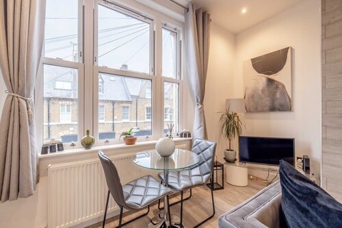 Central Windsor 1 Bedroom Gem | Shared Garden