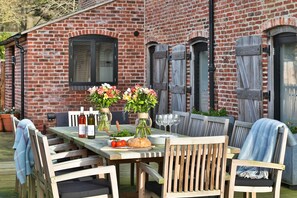 Outdoor dining - The Barn at Plas Ashpool (8) -  a stunning converted barn sleeping 8 guests (Llandyrnog)