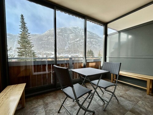 Cozy 2BR Apartment near Serre Chevalier Slopes with Balcony and Modern Amenities