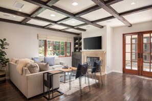 TV, fireplace, offices