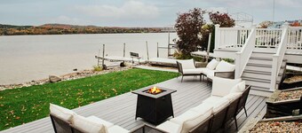 Escape at the Lake: Hot tub on Lake Charlevoix