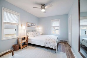 2 bedrooms, iron/ironing board, travel cot, free WiFi