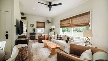 テレビ、書斎 / ワークスペース