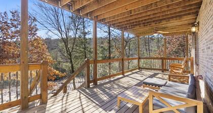 Woodland Retreat, Near Branson Fun, FirePit, PS5!