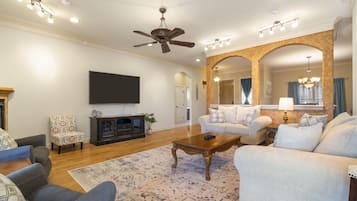 Smart-TV, Kamin, Videospiele