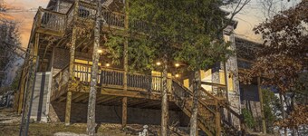 Woodland Retreat, Near Branson Fun, FirePit, PS5!