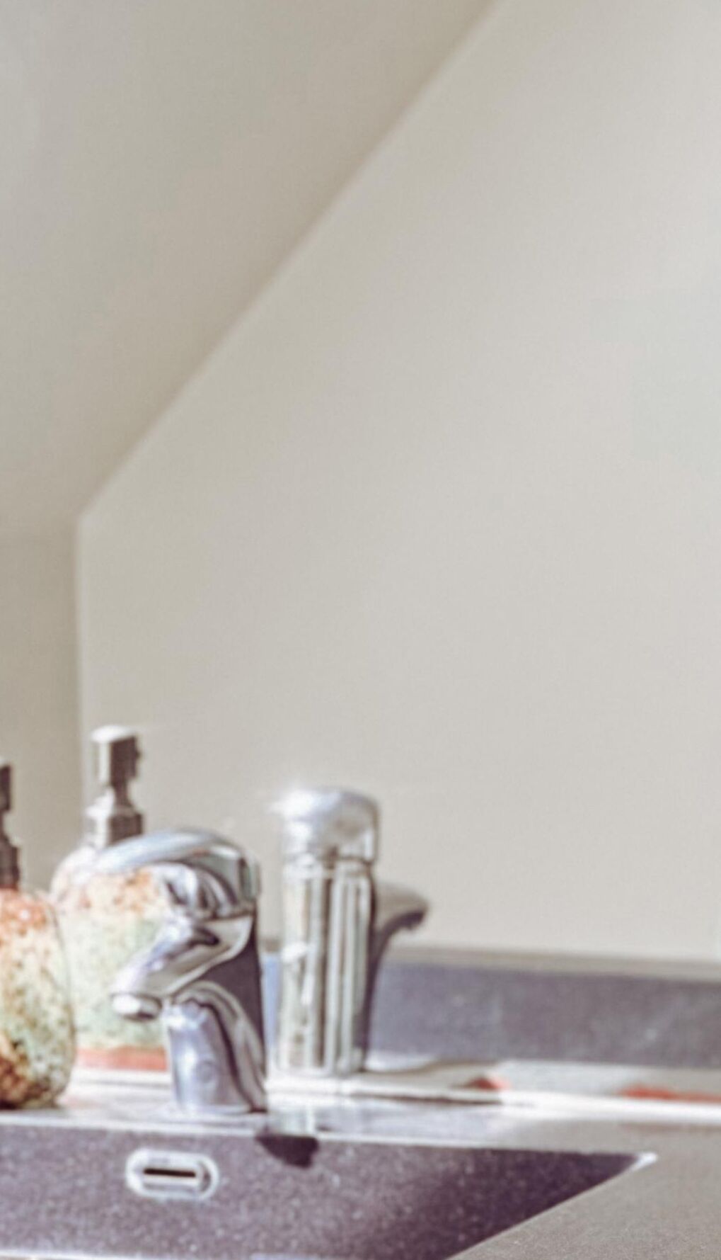 Dusche, umweltfreundliche Kosmetikartikel, Handtücher
