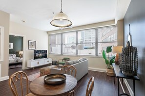 Executive Condo, 1 Queen Bed with Sofa bed | In-room dining - Spacious Modern Condos near French Quarter (New Orleans)