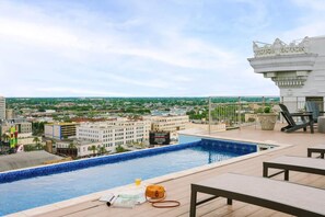 Outdoor pool - Spacious Modern Condos near French Quarter (New Orleans)