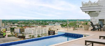 Spacious Modern Condos near French Quarter