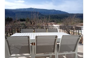 Outdoor dining - LA Maison DE Papou LA Vigne (Nans-les-Pins)