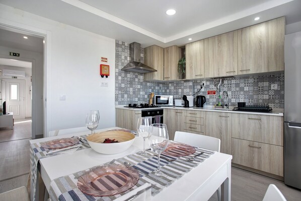 Fridge, microwave, oven, stovetop