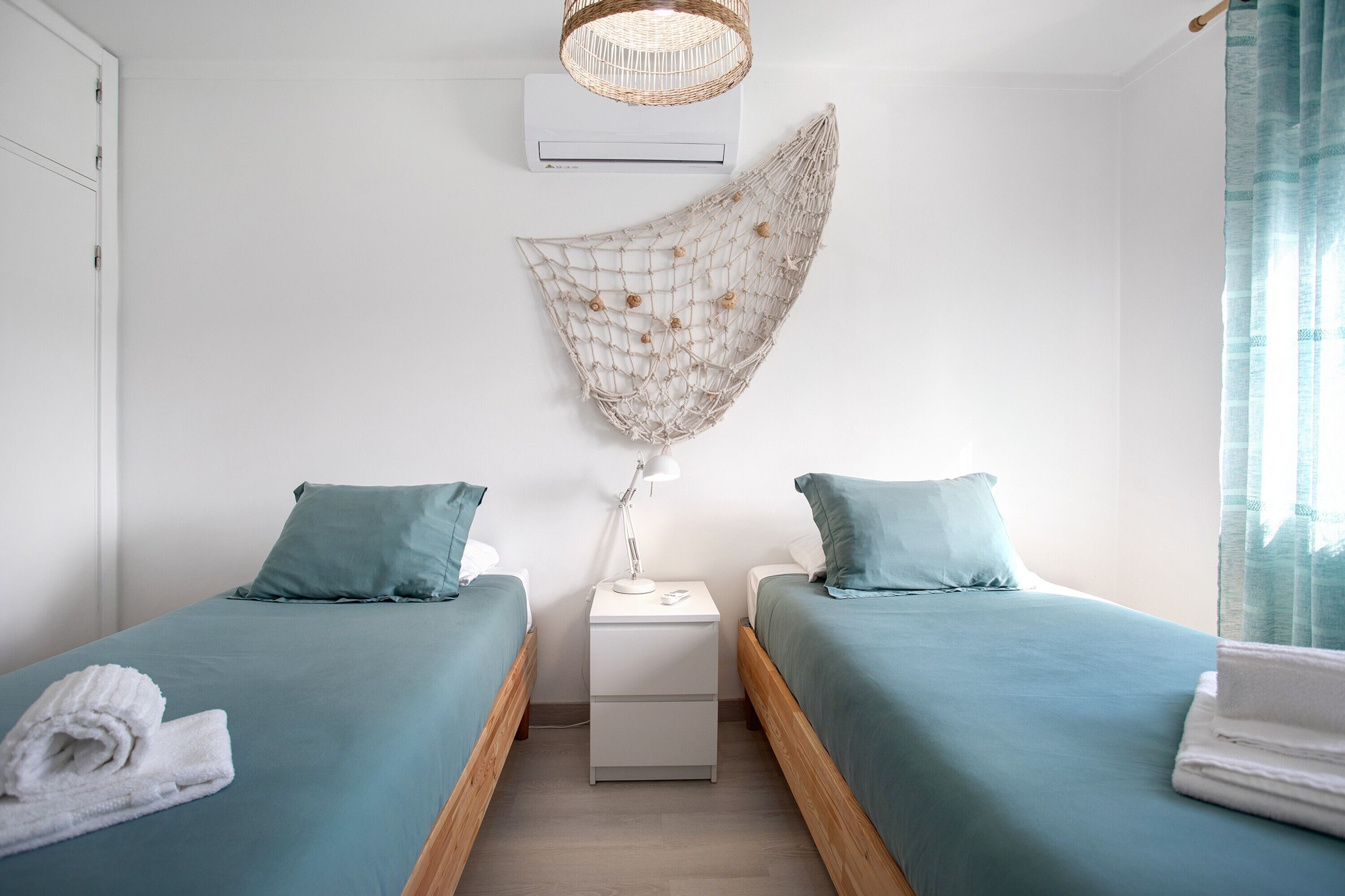 3 slaapkamers, een strijkplank/strijkijzer, gratis wifi, beddengoed