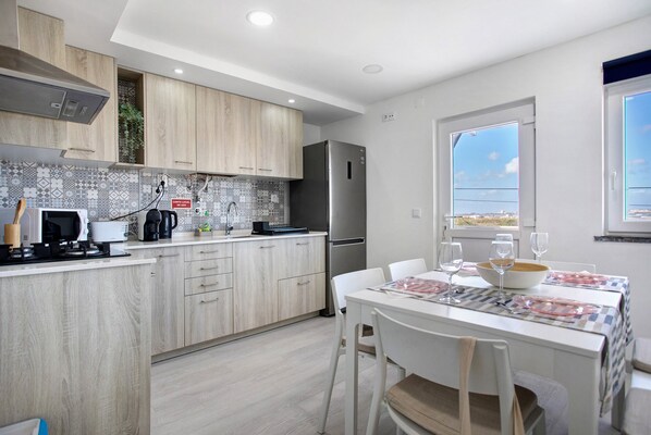 Fridge, microwave, oven, stovetop