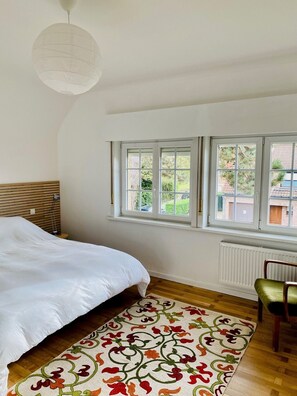 4 bedrooms, travel cot, WiFi
