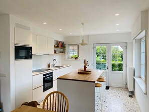 Fridge, microwave, oven, stovetop - Villa "les 3 Spirous" à Saint-idesbald (Koksijde)