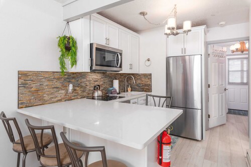 EW 105-Cozy Adorable Condo That Is A Ski In/Out