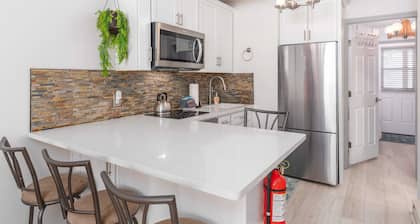 EW 105-Cozy Adorable Condo That Is A Ski In/Out