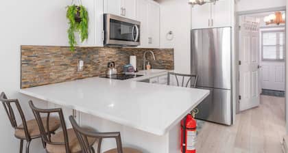 EW 105-Cozy Adorable Condo That Is A Ski In/Out