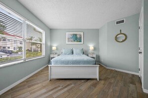 2 عدّة غرف نوم ومكتب ومكواة/لوح كي وواي فاي مجانًا