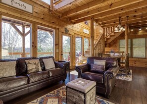 Smart TV, fireplace, video games, foosball - Timeless View, Mountain Views, Hot Tub, WIFI, Game Room, Free Attraction Tickets (Sevierville)