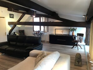 Living area - 1 Bedroom Private vacation home in Viarmes (Viarmes)