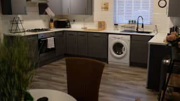 Refrigerador, microondas, horno, placa de cocina