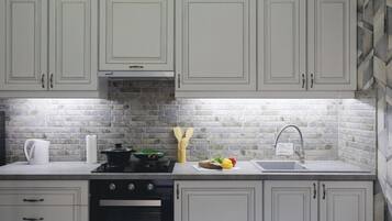 Fridge, microwave, oven, stovetop