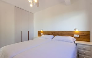 2 bedrooms, iron/ironing board, free WiFi