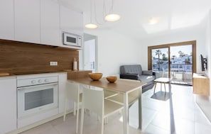 Fridge, oven, stovetop, dishwasher - Cozy apartment in Orihuela with WiFi (Orihuela)