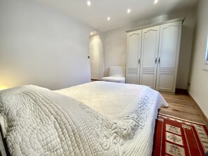 1 chambre, fer et planche à repasser, Wi-Fi gratuit, draps fournis