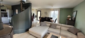Fireplace, video games - La Villa en Provence (Barbentane)