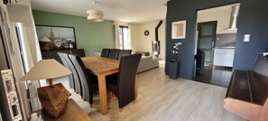 Fireplace, video games - La Villa en Provence (Barbentane)