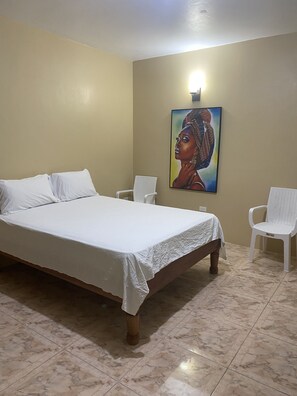 1 bedroom, iron/ironing board, WiFi, bed sheets - Cheap sleep luxtel in private neighborhood  (Montego Bay)