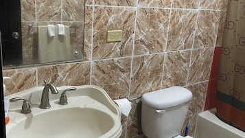 Toallas, jabón, papel de baño
