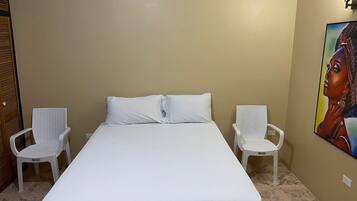 1 habitación, tabla de planchar con plancha, wifi y ropa de cama