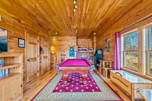 Games room - Stunning MTN Views! Hot Tub + Firepit + Theater (Sevierville)