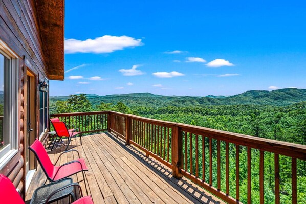 Property grounds - Can`t Bear to Leave: Stunning MTN Views! Hot Tub + Firepit + Theater (Sevierville)