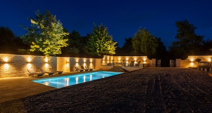 Eastwood Observatory: 12 beds, pool + tennis court