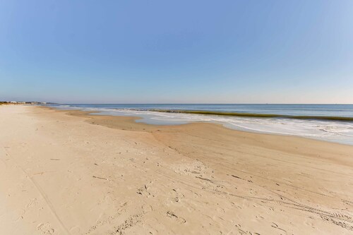 Walk to Beach: Hilton Head Resort Condo w/ Pools!