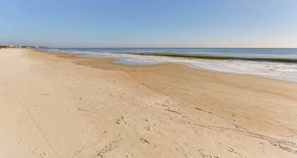 Walk to Beach: Hilton Head Resort Condo w/ Pools!