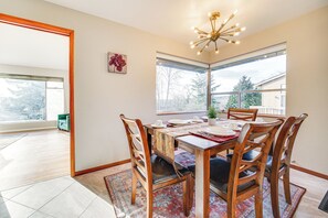 Interior - Quaint Renton Home ~ 15 Mi to Downtown Seattle! (Renton)