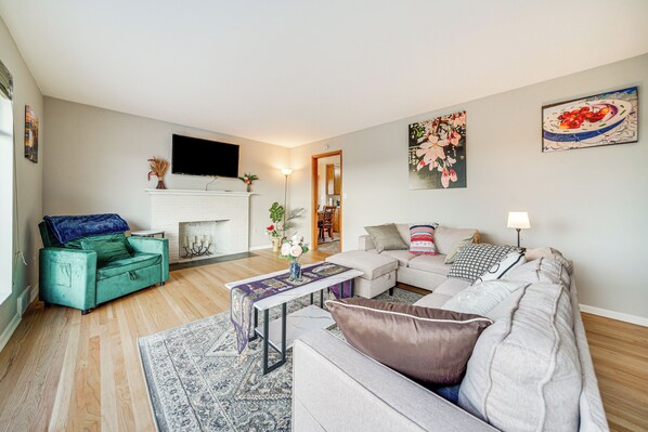 House (3 Bedrooms) | Interior - Quaint Renton Home ~ 15 Mi to Downtown Seattle! (Renton)