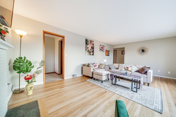 Interior - Quaint Renton Home ~ 15 Mi to Downtown Seattle! (Renton)