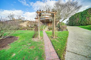 Interior - Quaint Renton Home ~ 15 Mi to Downtown Seattle! (Renton)